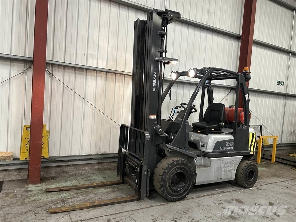 Nissan U1D2A20LQ Nestekaasutrukit