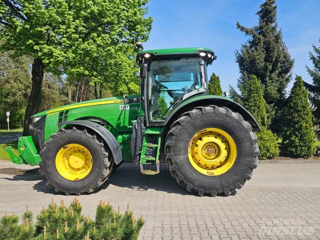 John Deere 8245 R Traktorit