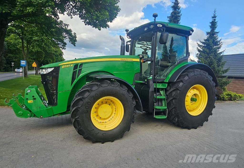John Deere 8245 R Traktorit