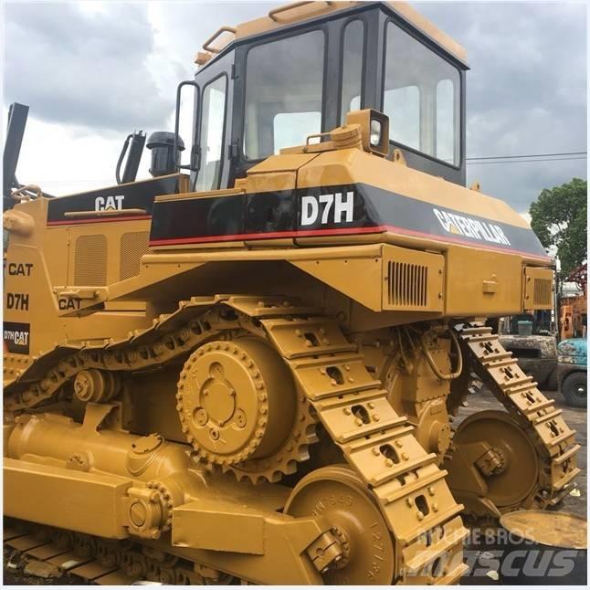 CAT D7H Telaketjupuskutraktorit