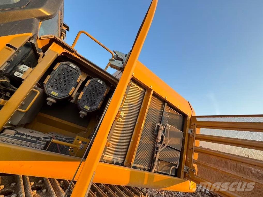 CAT 352 Telakaivukoneet