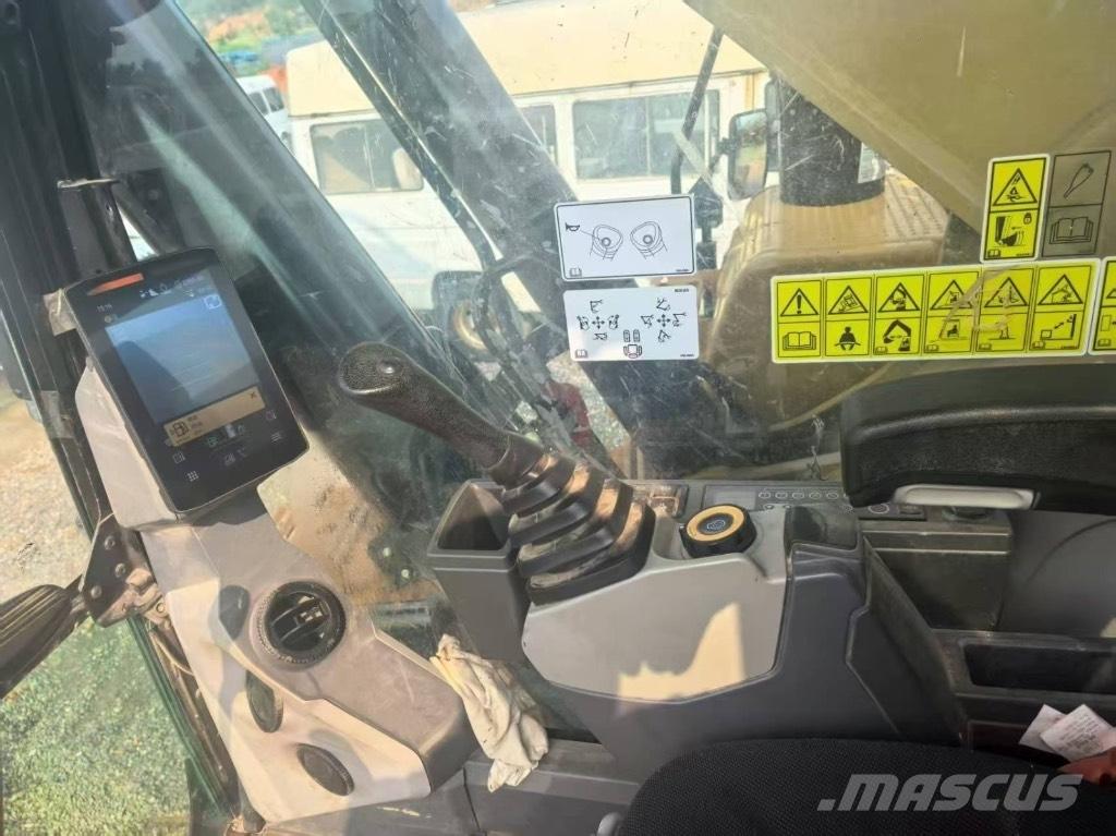 CAT 352 Telakaivukoneet