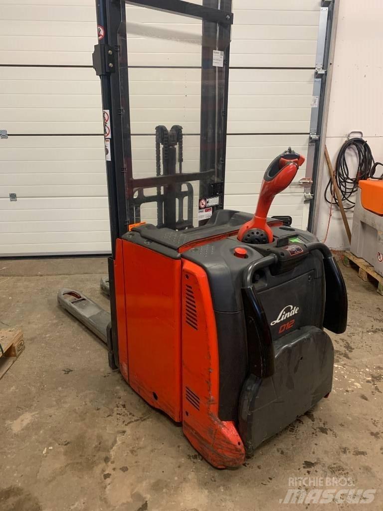 Linde D 12AP Ajettavat pinoamisvaunut