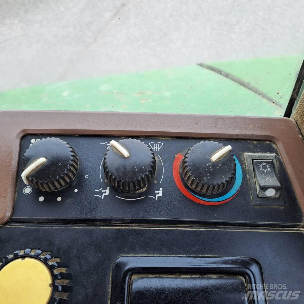 John Deere 7700 Traktorit