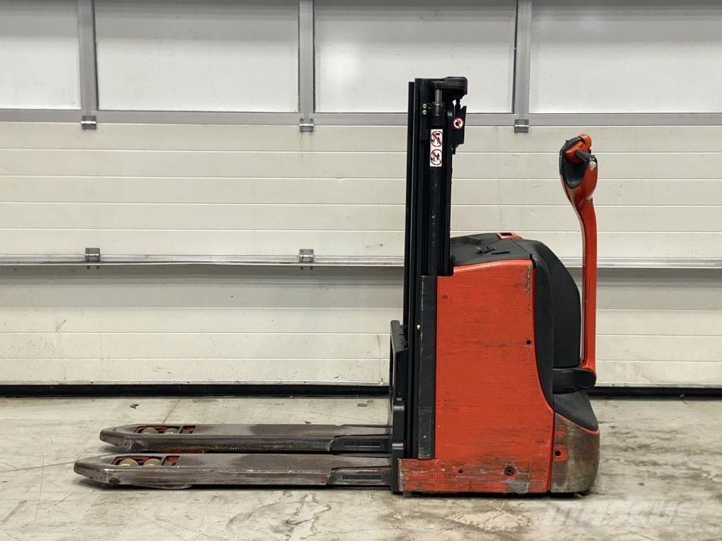 Linde D08 Käyden ajettavat pinoamistrukit