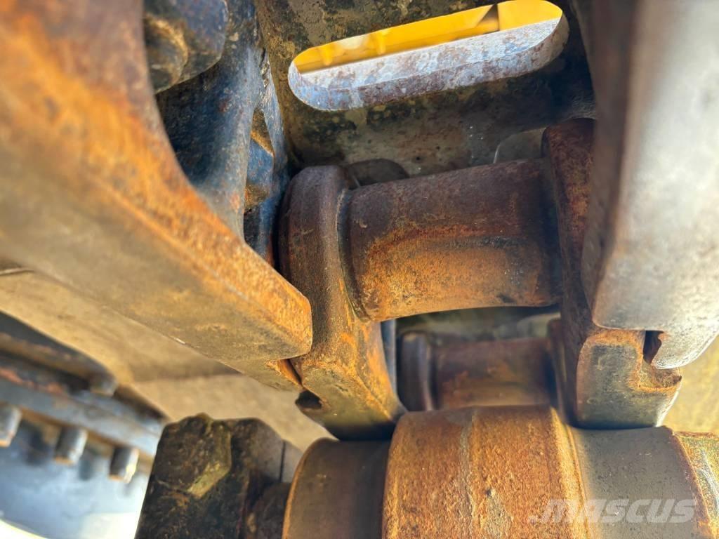 CAT 323 Telakaivukoneet