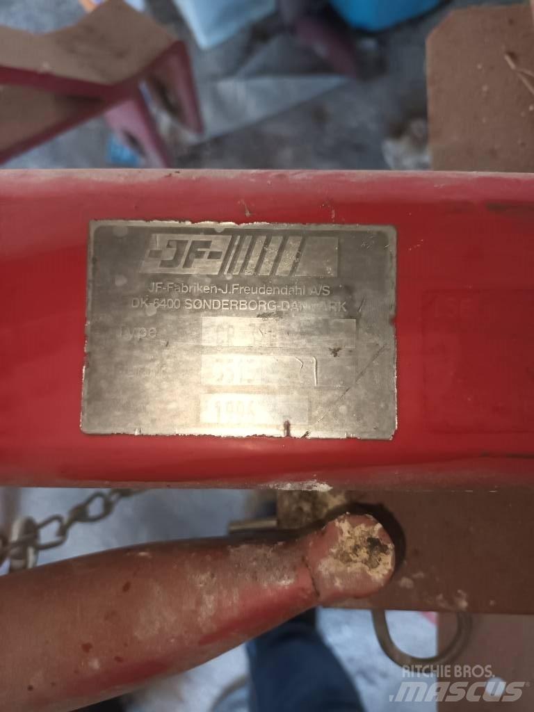 JF CR 320 Pöyhimet ja haravat