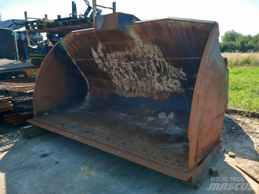 Komatsu WA475-10 Kauhat