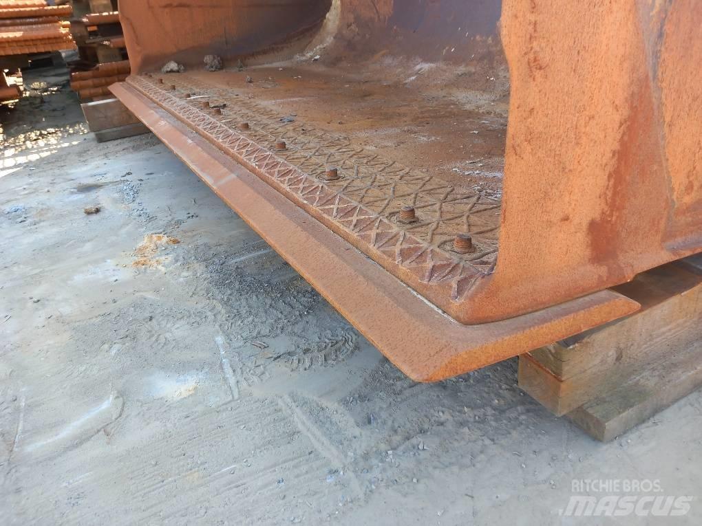 Komatsu WA475-10 Kauhat