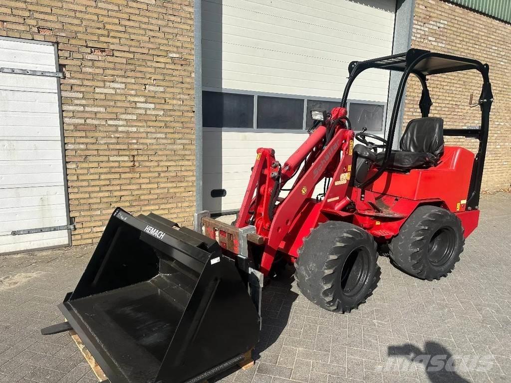 Schäffer 2033 Pyöräkuormaajat