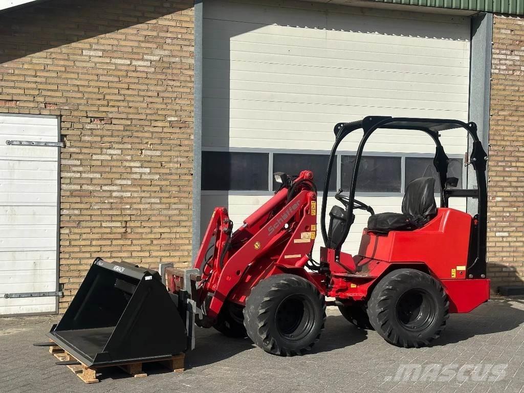 Schäffer 2033 Pyöräkuormaajat