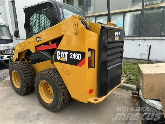 CAT 246 D Liukuohjatut kuormaajat