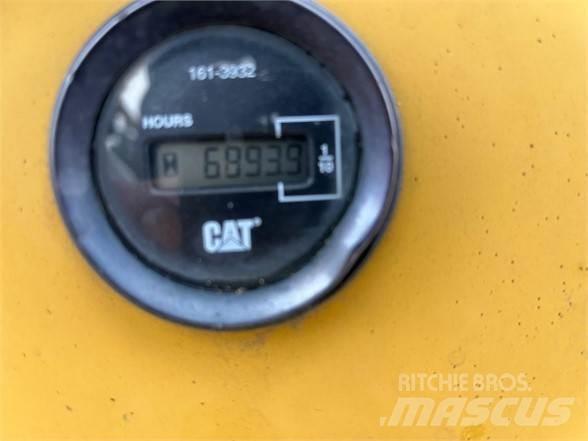 CAT D4G Telaketjupuskutraktorit