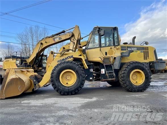 Komatsu WA320 Pyöräkuormaajat