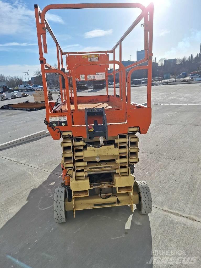 JLG 3246 ES Saksilavat