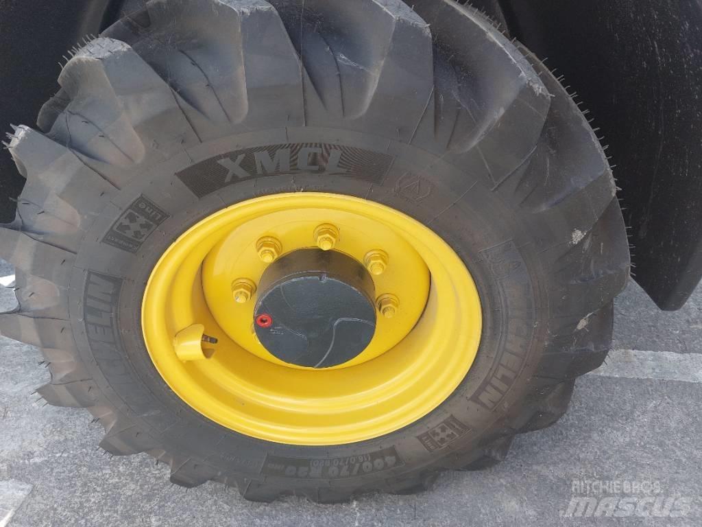 Komatsu WA80M-8 Pienkuormaajat