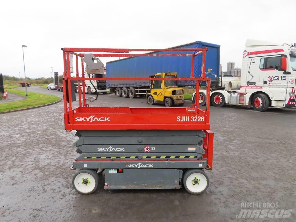 SkyJack SJ III 3226 Saksilavat
