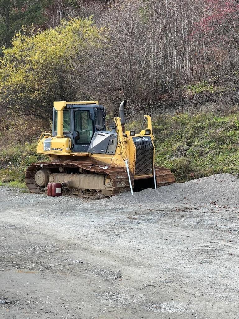 Komatsu D 65 PX Ohjaamo ja sisusta