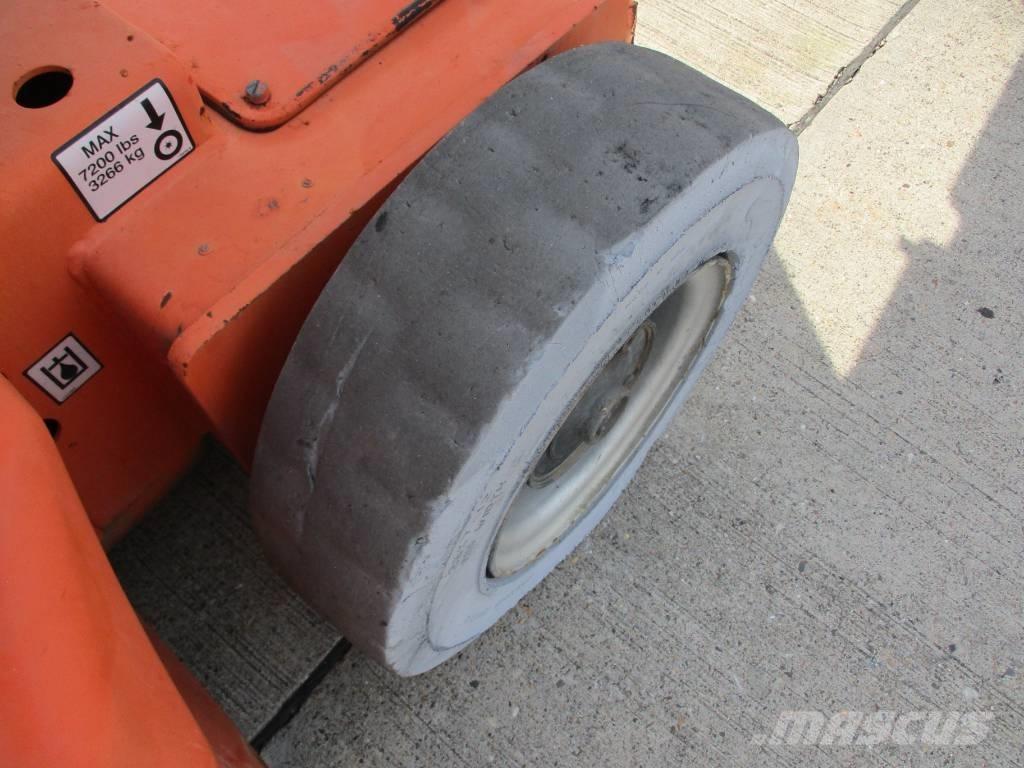 JLG E400 AJPN (745) Pienikokoiset itseliikkuvat puominostimet