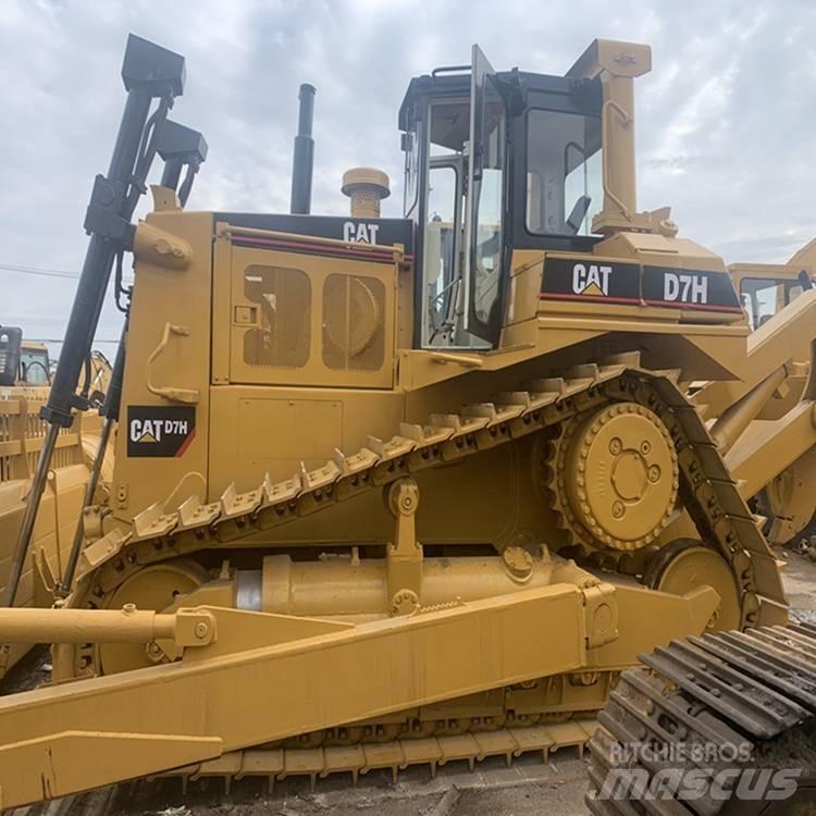 CAT D7H Telaketjupuskutraktorit