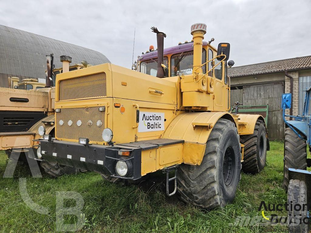  Kirovec K-701 Traktorit