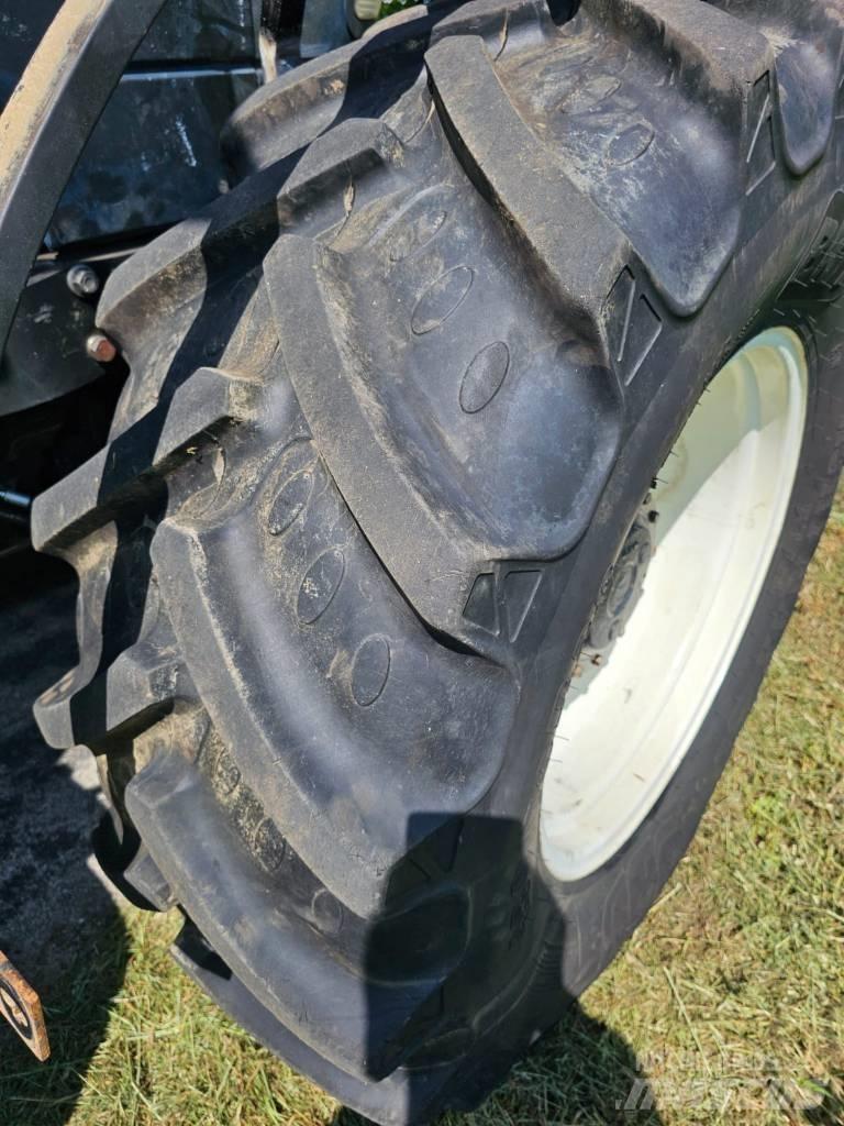 New Holland TM 140 Traktorit