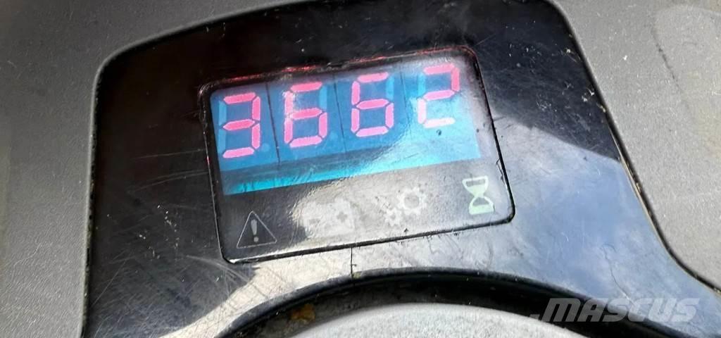 Toyota SWE200D Käyden ajettavat pinoamistrukit