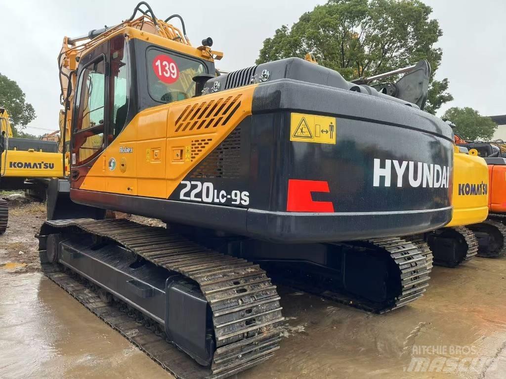 Hyundai R220LC-9S Pyöräkaivukoneet