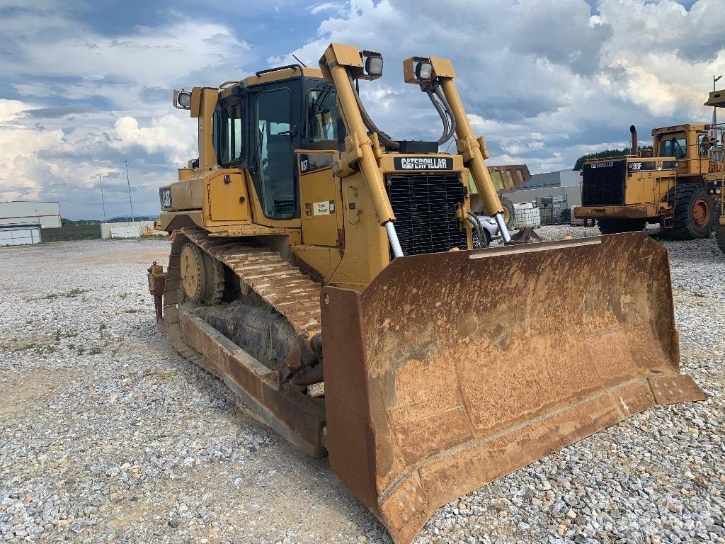 CAT D 6 T Telaketjupuskutraktorit
