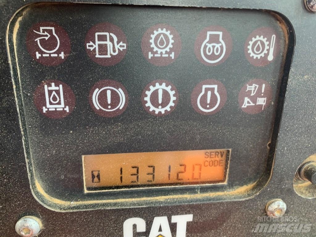 CAT D 6 T Telaketjupuskutraktorit