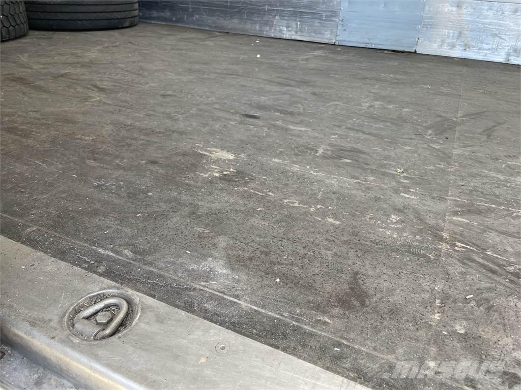 Volvo FL240 4x2 Umpikorikuorma-autot