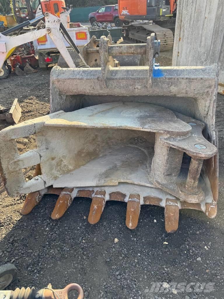 Hitachi ZX 210 LC-6 Telakaivukoneet
