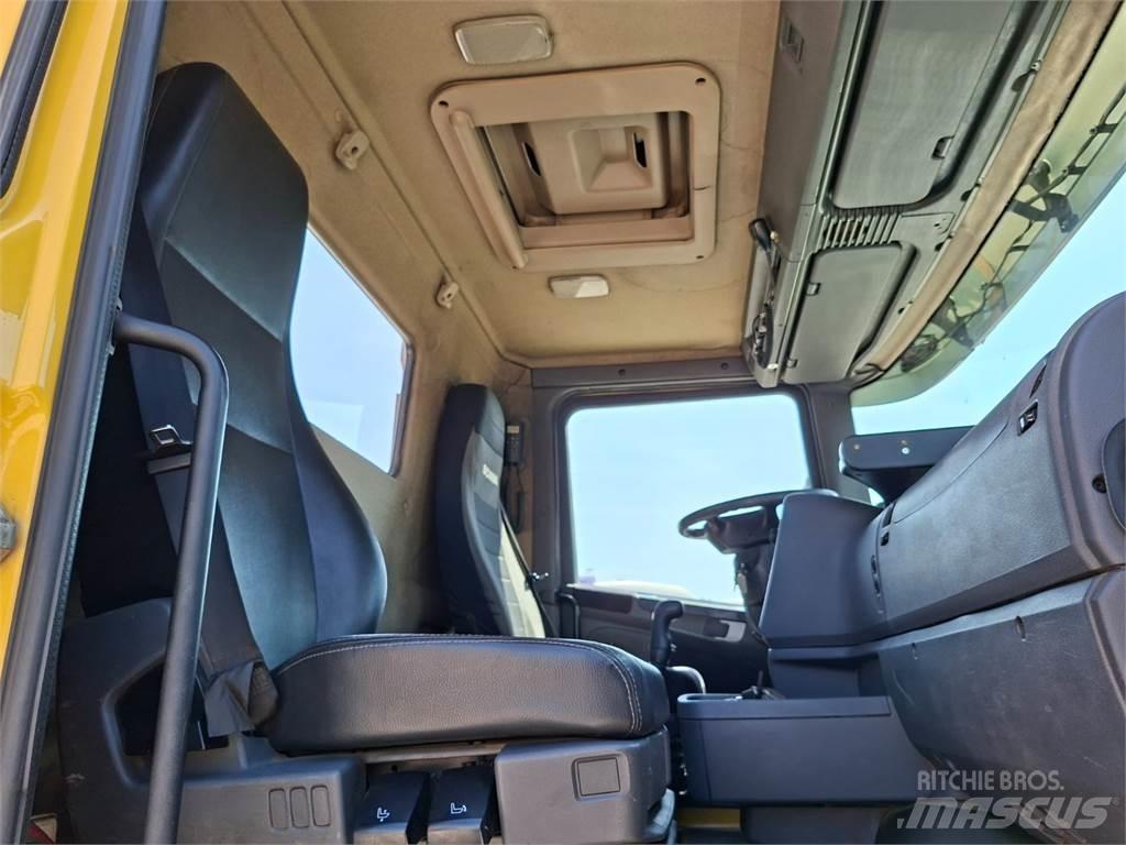 Scania T 420 LA Vetopöytäautot