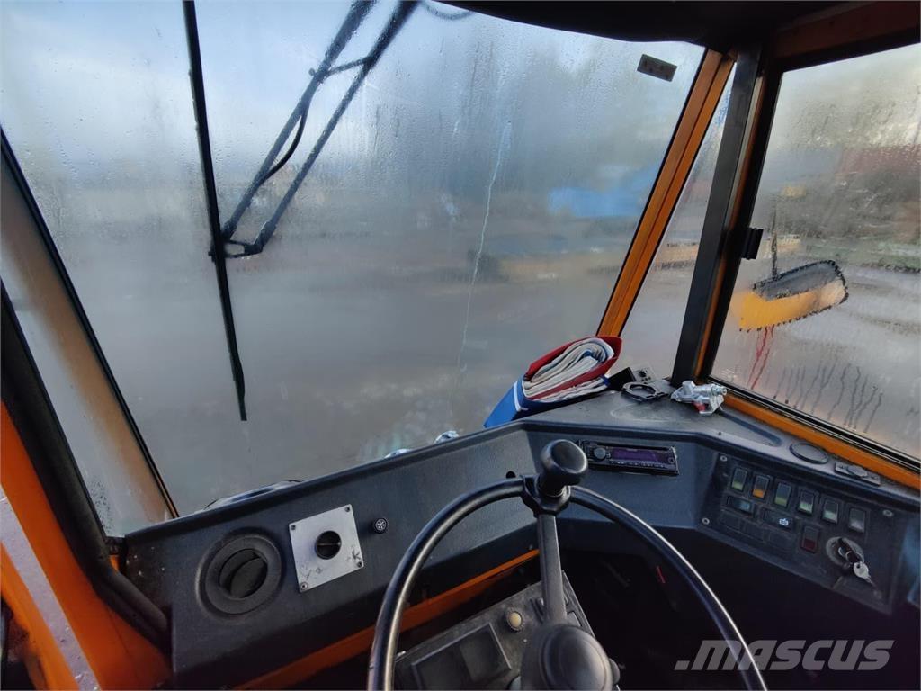 Sisu TR 180 AL 2 Terminaalitraktorit