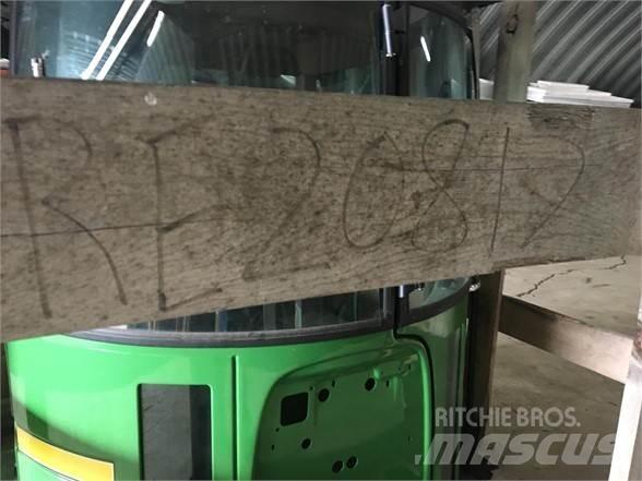 John Deere  Ohjaamo ja sisusta