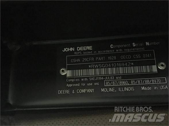 John Deere  Ohjaamo ja sisusta