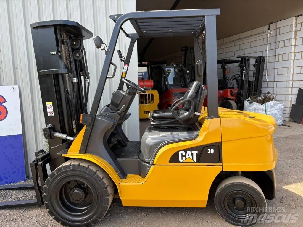 CAT DP30NT Dieseltrukit