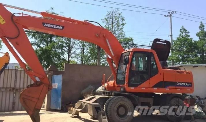 Doosan DH210W Pyöräkaivukoneet