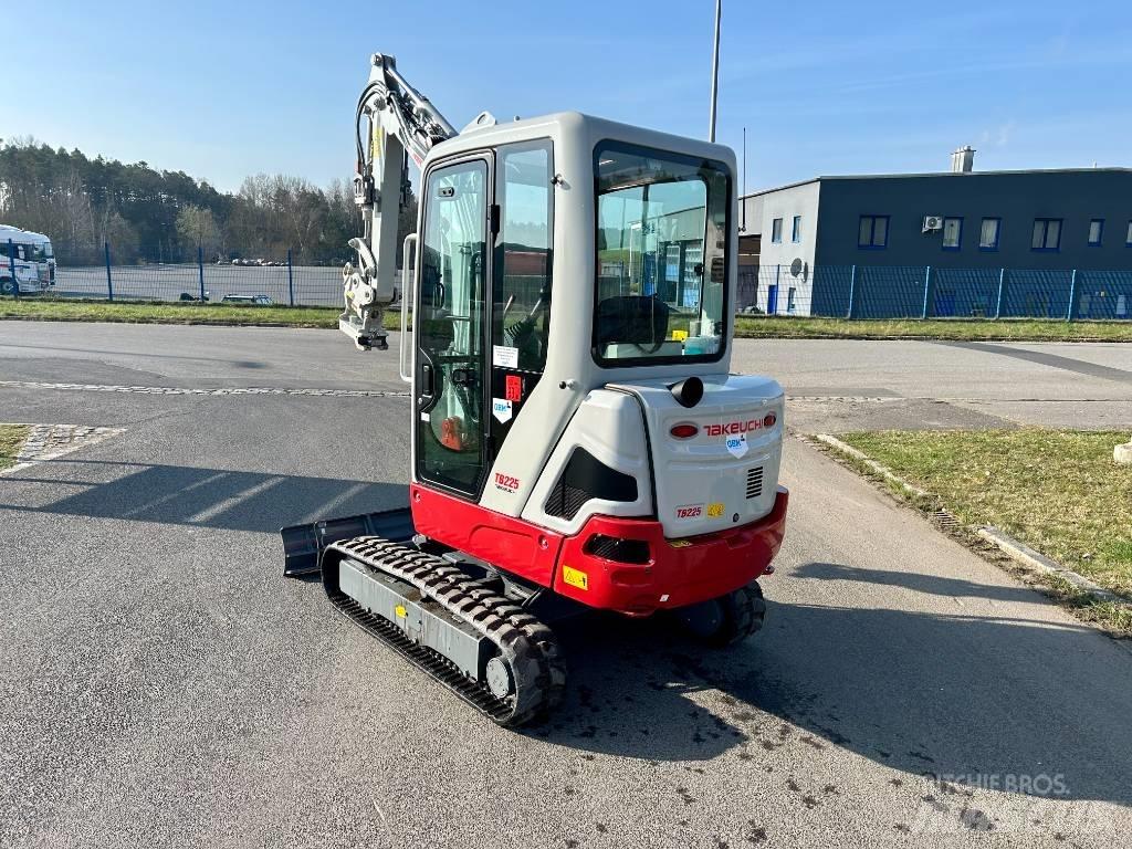Takeuchi TB 225 Minikaivukoneet < 7t