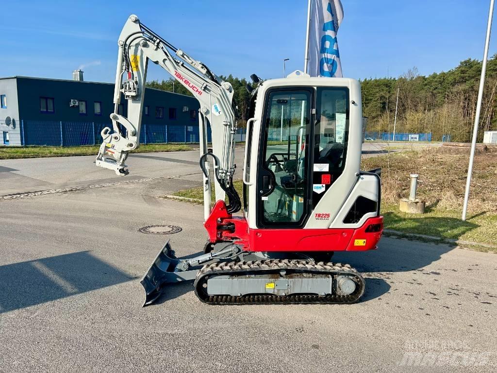 Takeuchi TB 225 Minikaivukoneet < 7t