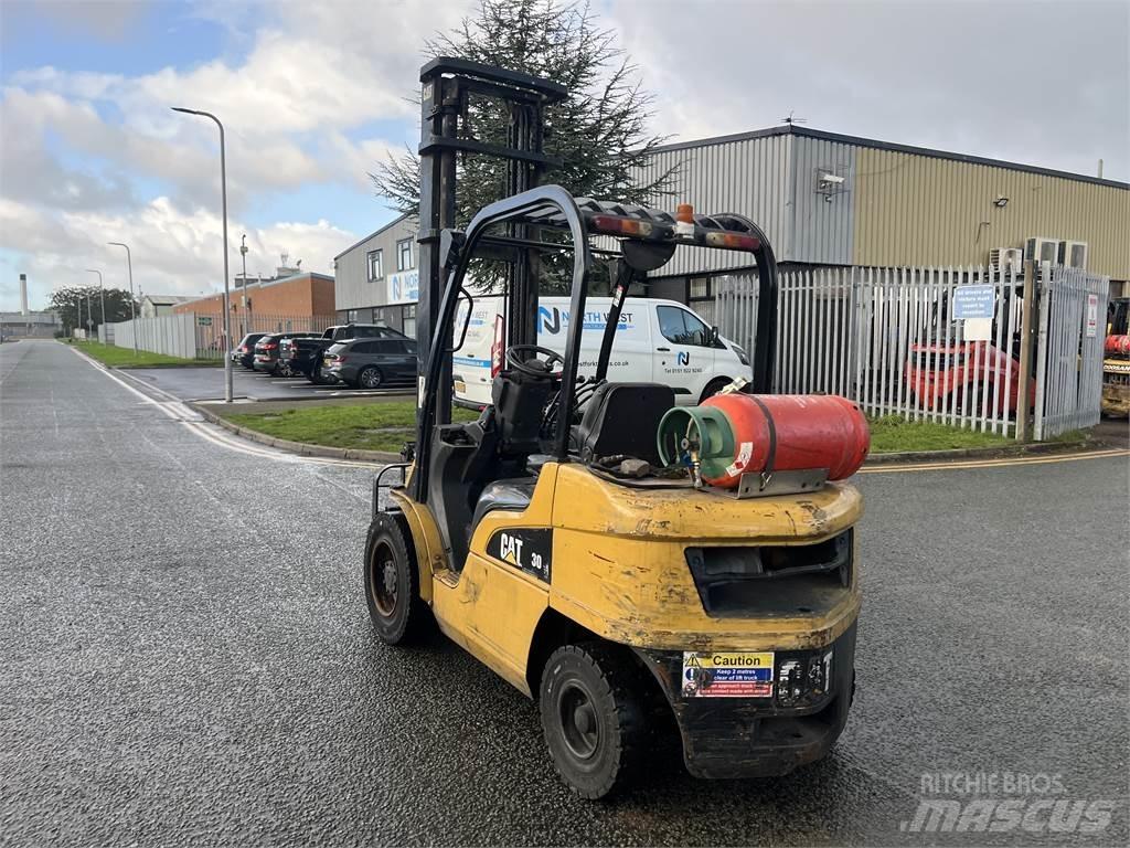 CAT GP30N Nestekaasutrukit