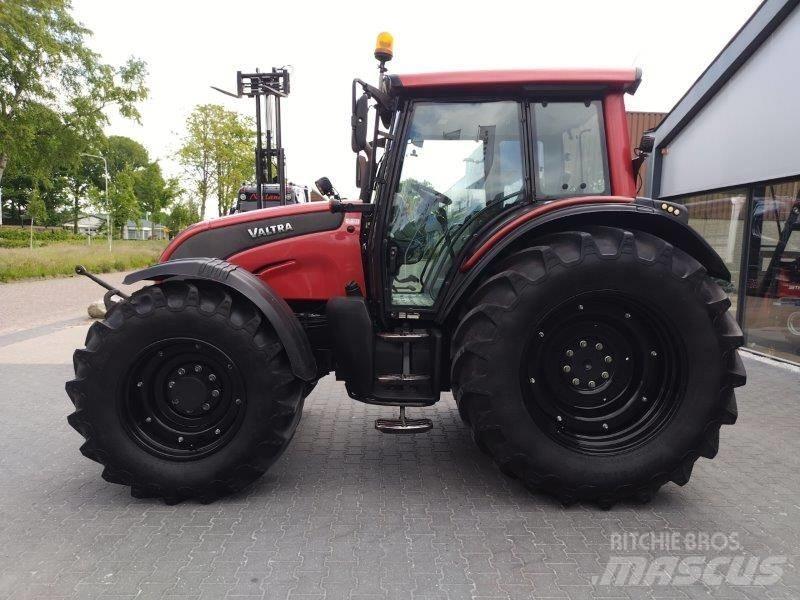 Valtra N 141 Traktorit