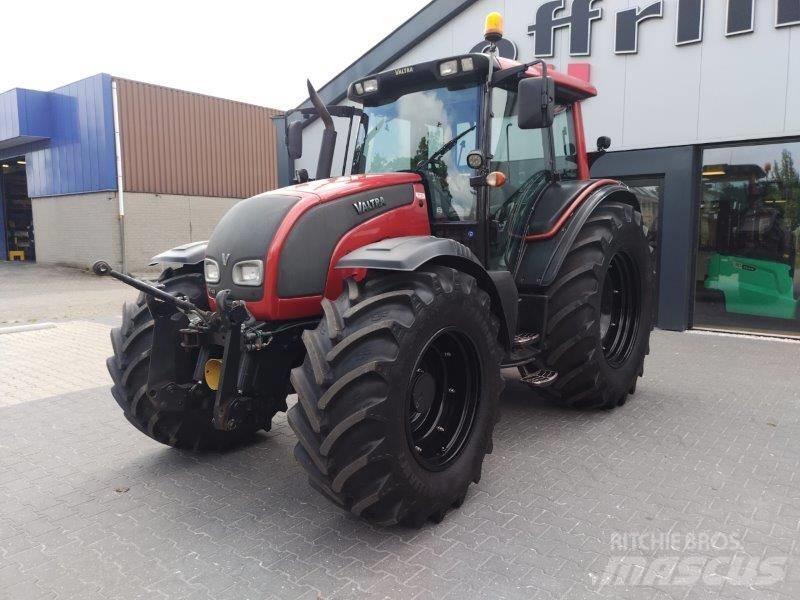 Valtra N 141 Traktorit