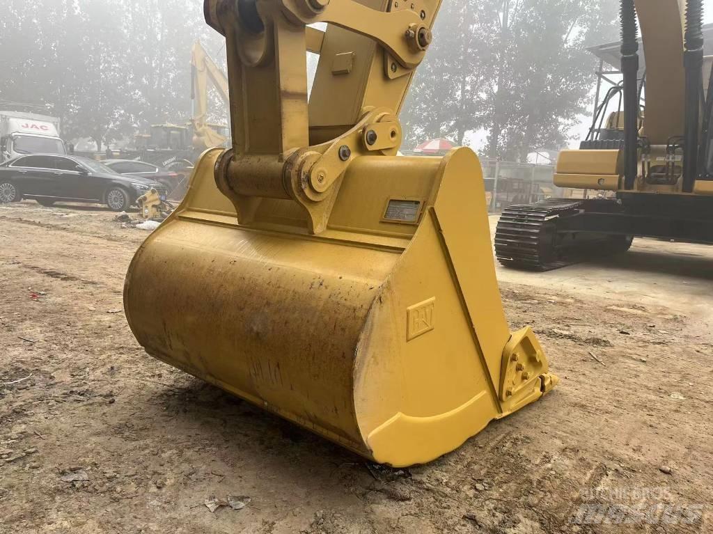 CAT 2021 CAT 330 Pyöräkaivukoneet