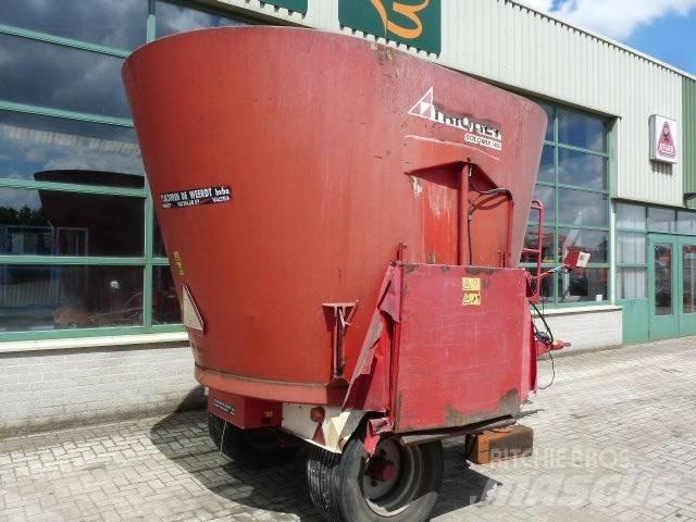 Trioliet SM-14 Karjan ruokintalaitteet