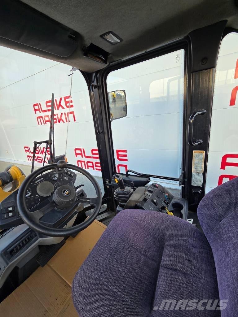 CAT 906 Pyöräkuormaajat