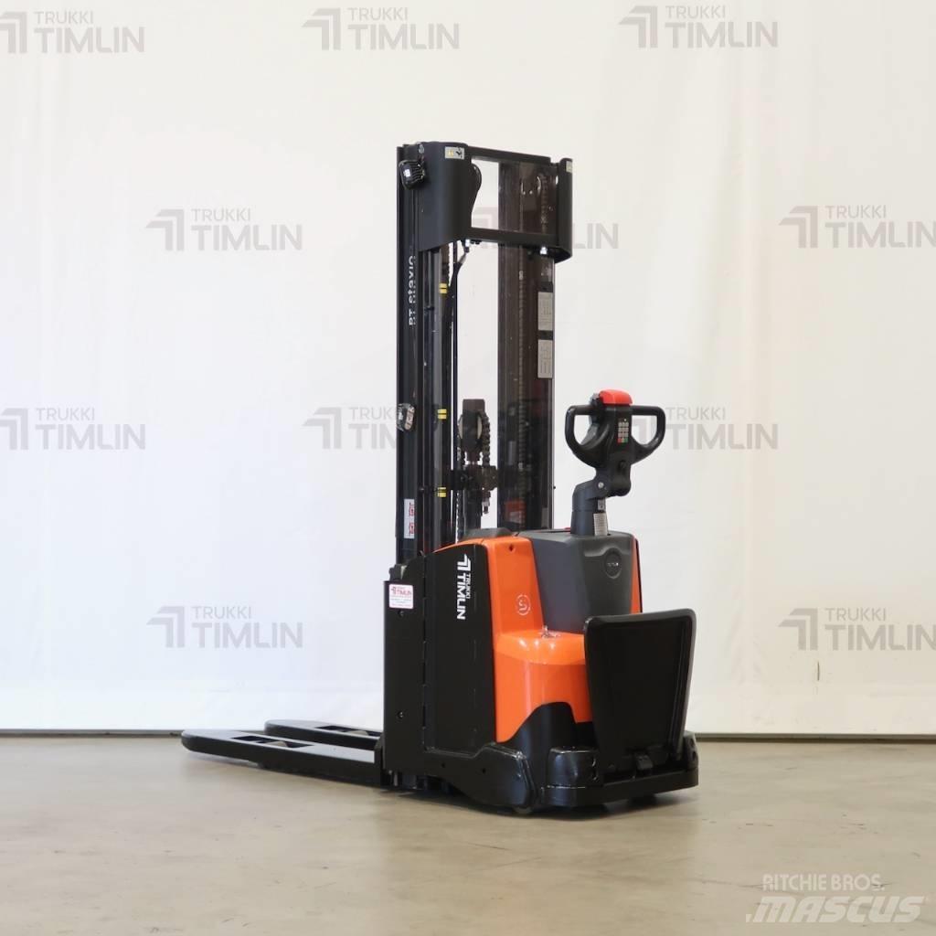 Toyota SWE120L Ajettavat pinoamisvaunut