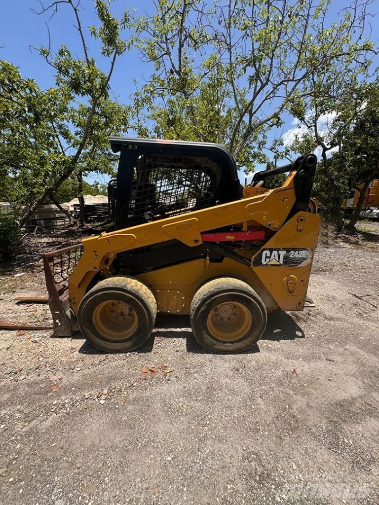 CAT 242 D Liukuohjatut kuormaajat