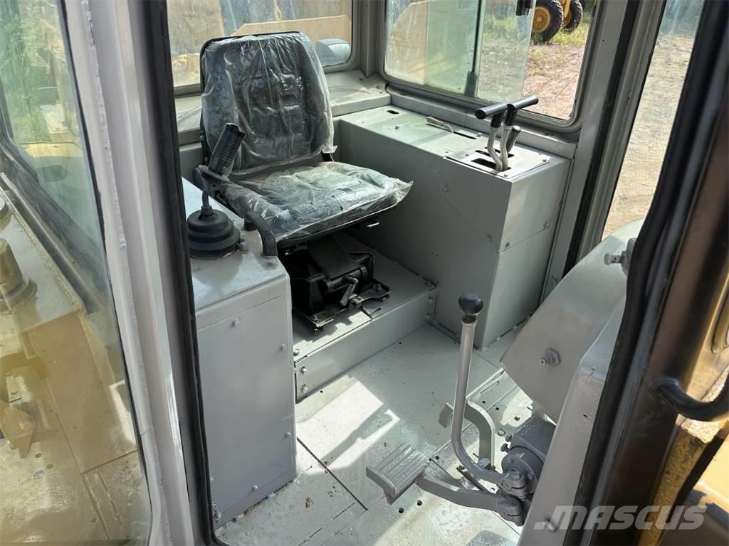 CAT D6G Telaketjupuskutraktorit