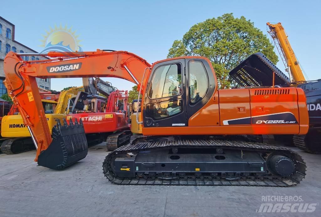 Doosan DX 225 LC Telakaivukoneet